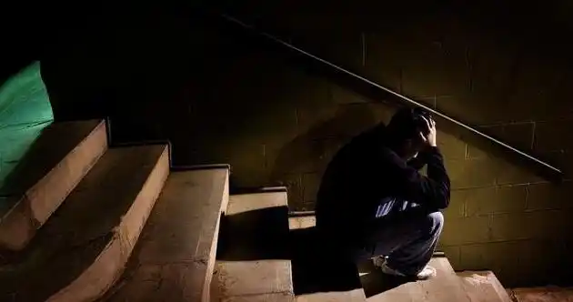 形容人十分崩溃无助无奈的句子-无助崩溃心累的句子(图18)