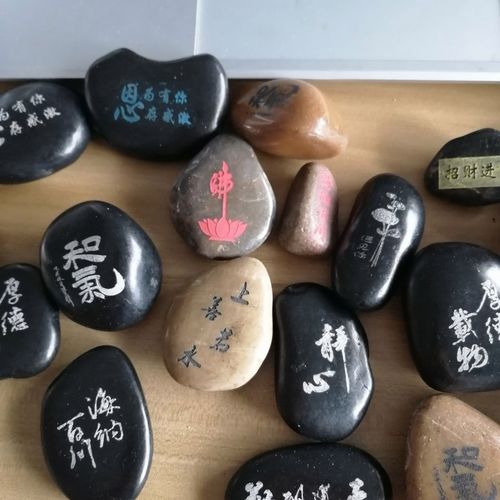定制鹅卵石刻字定制姓名许愿感恩励志手把玩的小石头摆件免费刻字