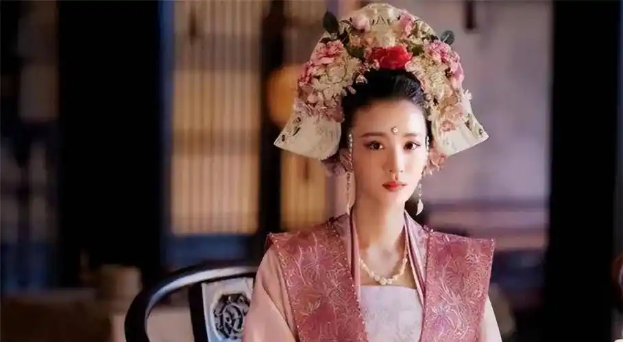 为何明朝女性穿汉服只能露出头和手?_服饰_时期_制度