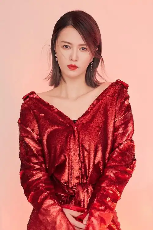 谭维维|亮片红裙性感写真
