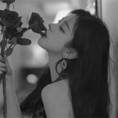 最近特别火的黑白头像女118张_女生头像_头像屋