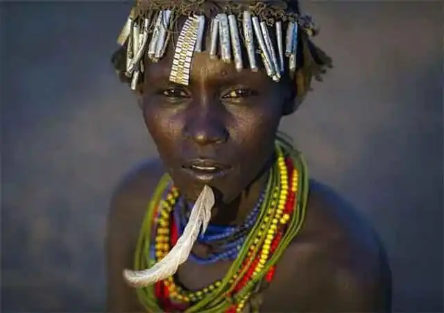 文明世界的垃圾,却变成了非洲原住民的珍宝!