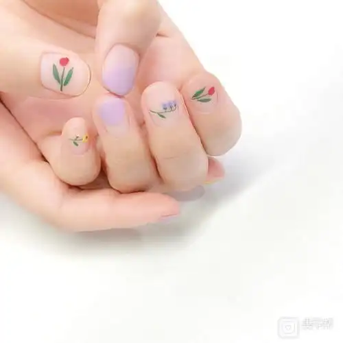 花朵贴纸美甲图片