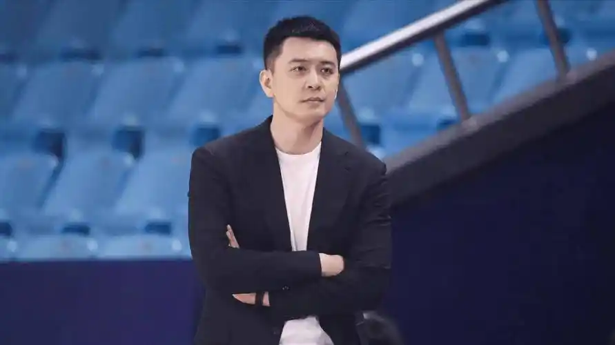 2换1,任骏飞交易或达成,杨鸣为阿不都出头,朱芳雨和美女热舞_广东