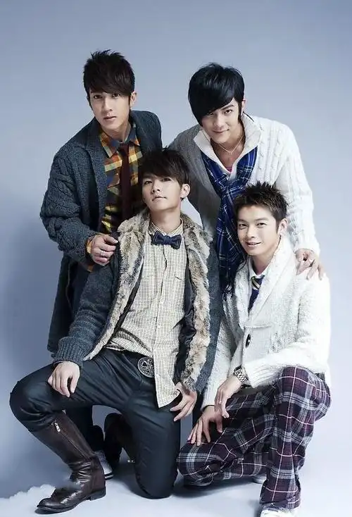 昔日"飞轮海"成员辰亦儒登网综自言:前女友是吴尊介绍的