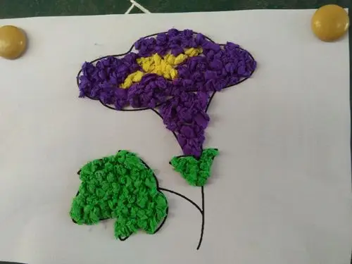 东陵乡新立幼儿园小班一一粘贴画《牵牛花》