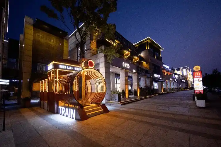 春游地101丨梅溪湖:商业街里最好看的,风景区里最好逛的_生活