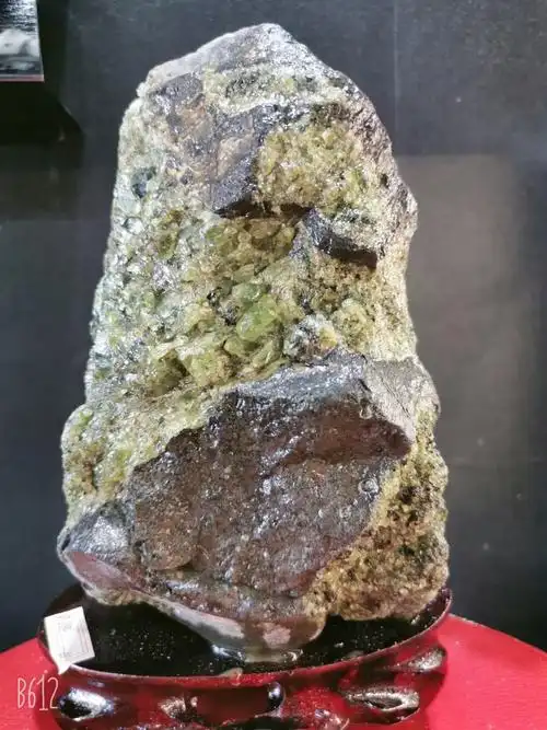 橄榄石原矿石!不错的造型!精美的标本!