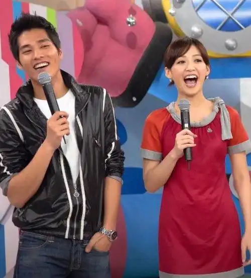 蓝正龙与周幼婷复合?离婚一年带子女同框互动频繁,经纪人回应了