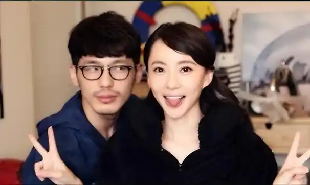 回顾父亲亿万财产母亲是著名演员他却跑龙套14年33岁成实力派