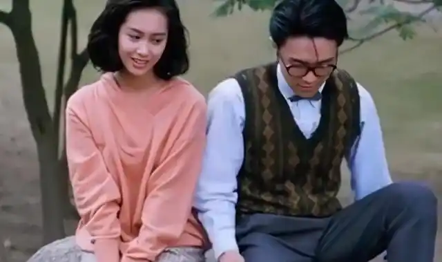 1994年,在拍摄电影《大话西游》时,周星驰当时的女朋友朱茵有一天提前