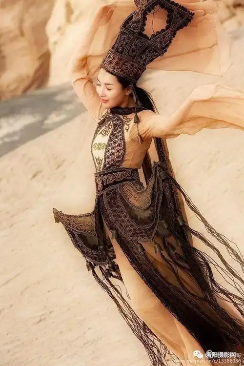 人像摄影千年戈壁古城远古楼兰女子