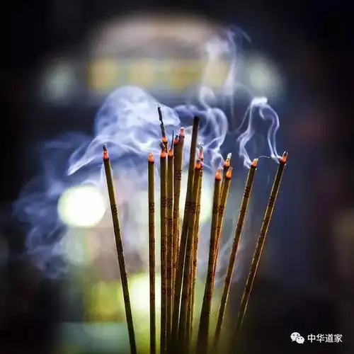 烧香香的中间黑,烧香中间香灰是黑色,是什么意思?