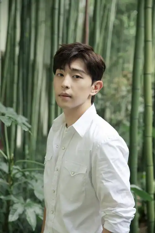 邓伦白衬衫学生造型写真图片89