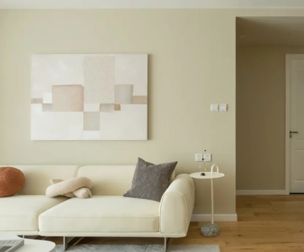 客餐厅墙面乳胶漆部分设计师选择了温柔的奶茶色,整体氛围淡雅又温馨!