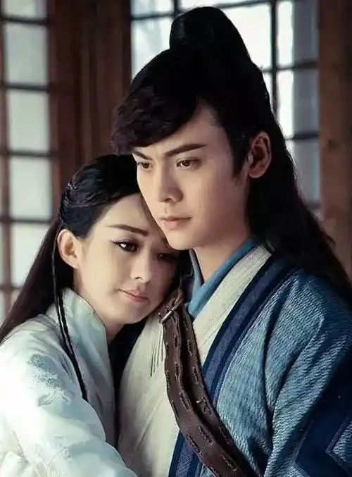 赵丽颖陈伟霆,高甜演绎"启月夫妇",从过往的细节处来扒一扒他们是否