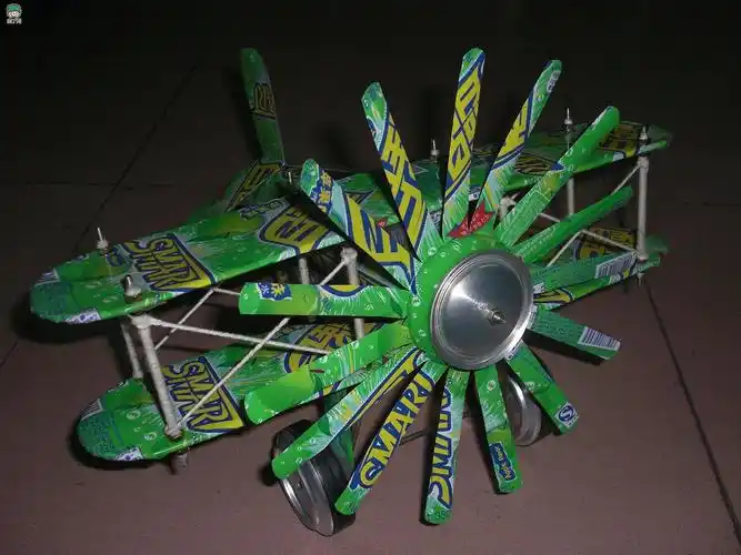 优礼品教你用易拉罐制作飞机模型