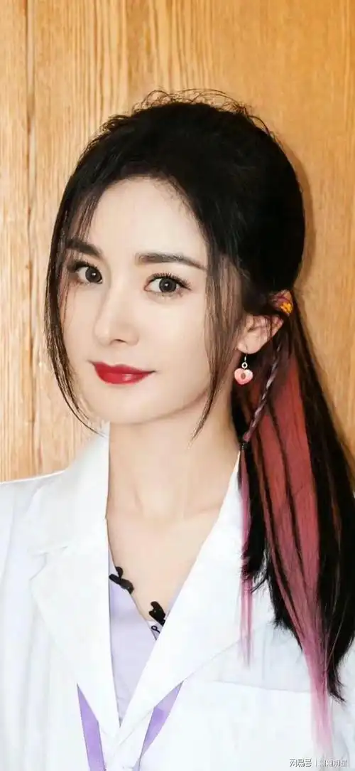 杨幂惊艳写真大片云集