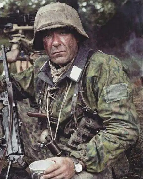 纳粹德军高清彩照:满脸沧桑的德国老兵,德国军官被俘后仍高傲!