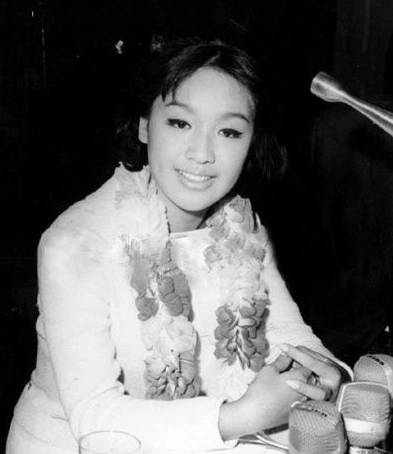 曾未满17岁摘得影后,男友和母亲却相继去世|李菁|影后|邵氏_新浪新闻