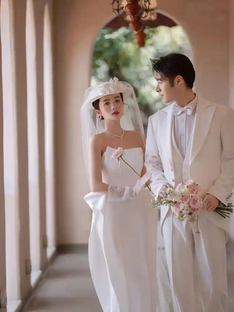 简单温柔的法式文艺风婚纱照98美到犯规.欧式的建筑风格95 - 抖音