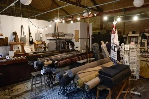 英国最美古镇的布料裁缝店