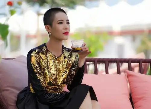 景珂寸头大片,最佳女演员的别样人生