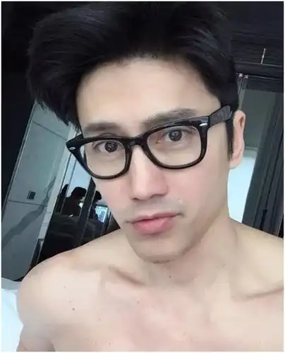 所有男人都想要的模样,新加坡五十大叔的自拍!