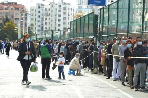 一地升为中风险地区青岛通报疫情防控最新情况