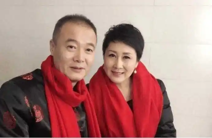 张凯丽晒老公不慎将女儿照片曝光没想网友居然是这反映