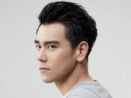 经多年努力,彭于晏终摆脱唐钰小宝的标签,成为真正的演员!