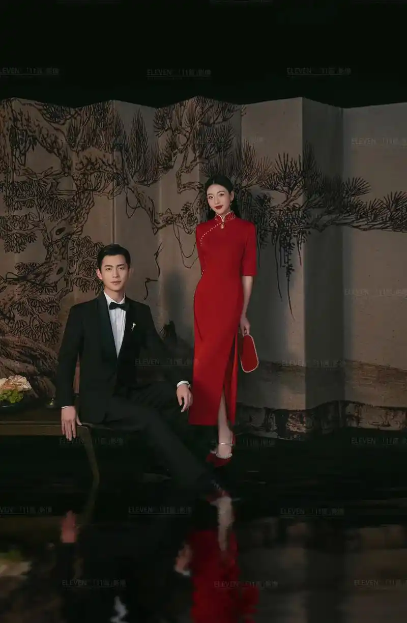 只有中国女孩才能驾驭的新中式旗袍婚纱照!速速马起来!#婚纱照 - 抖音