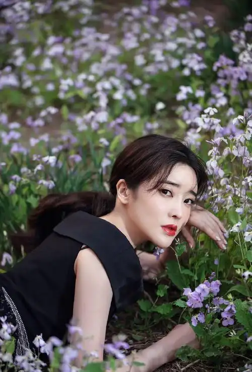 张璇性感十足,美丽又知性!