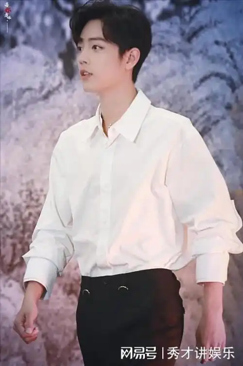 穿白衬衫的10位男星个个白衣胜雪气质干净