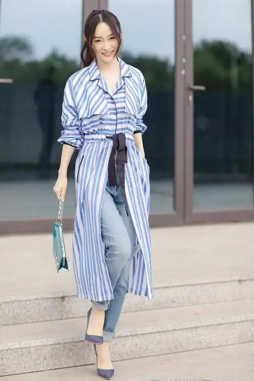 辣妈霍思燕少女感十足,看不出比杜江大五岁,减龄穿搭秘籍学起来