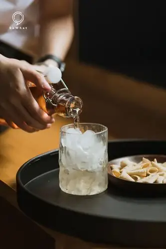 冰箱里屯上一周的量,每天定时用酒精洗涤心灵,做个快乐肥宅吧!