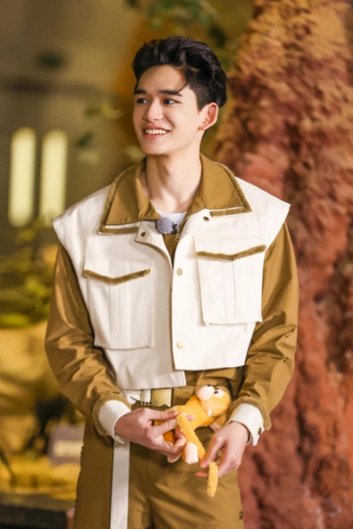 宋雨琦惊喜回归陈飞宇毕雯珺让奔跑吧9全员加入夸夸群