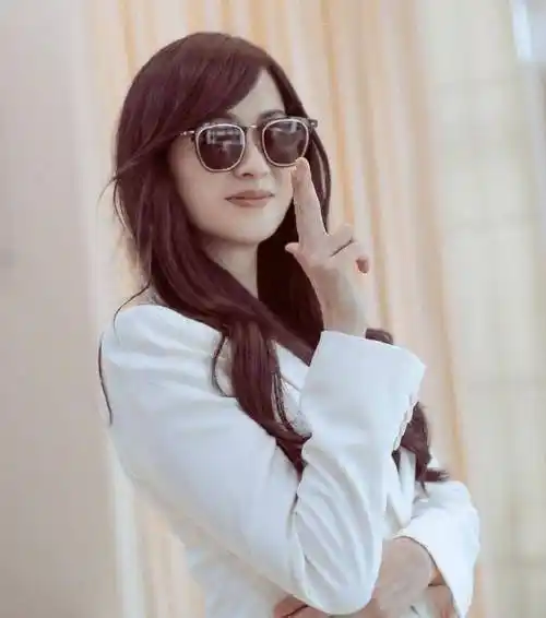 林丽吟婚纱照大公开,服装清凉身材不输柳岩,吴尊眼睛都直了