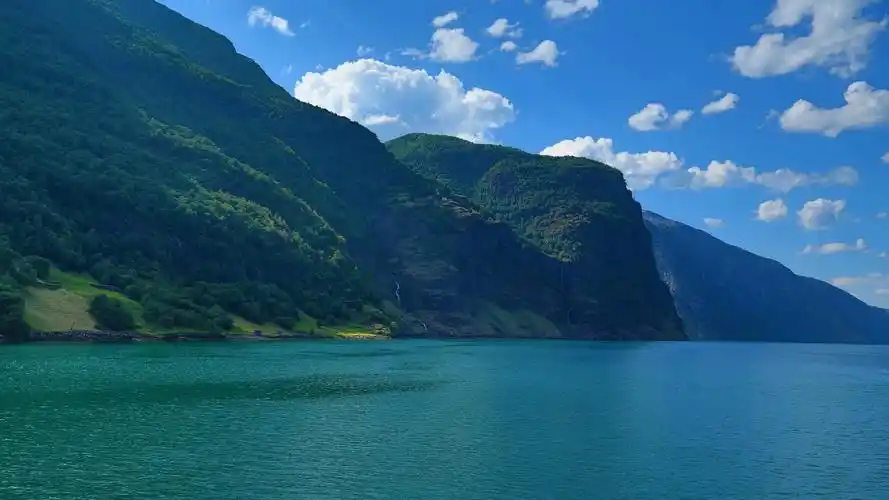 山水风景真实图片大全(世界顶级山水风光美图130幅,令人大开眼界,大饱