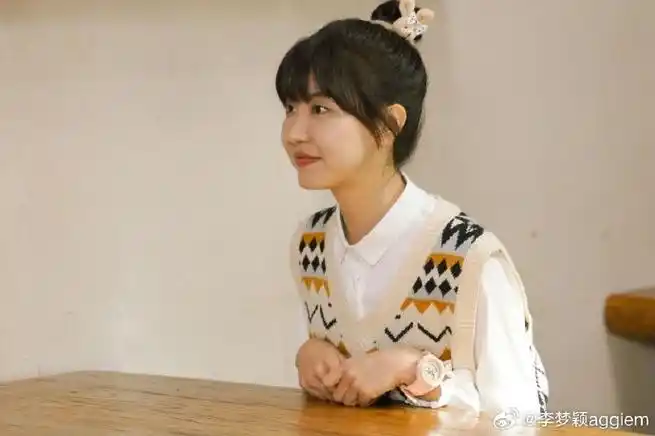 吕小雨rain还是咱们仨美女贴贴比较岁月静好@杨译凯_小可咱俩合照太少