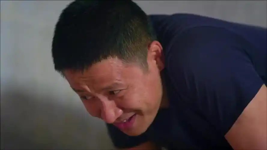 无贼段益睡醒发现在亲爸家泪腺立马大爆发哭喊着要回向家