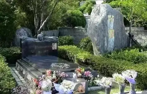 中国当代名人墓地盘点张国荣离世16年仍未落葬