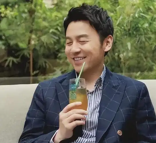 雷佳音:吵架吵出个老婆来,丈母娘是自己的粉丝,婚后多年无绯闻_金纳莱