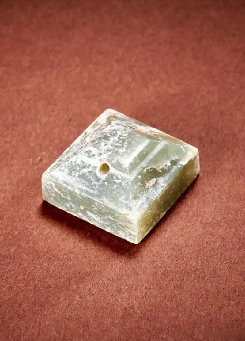 东汉的覆斗玉印,其实都是金字塔的另类体现.