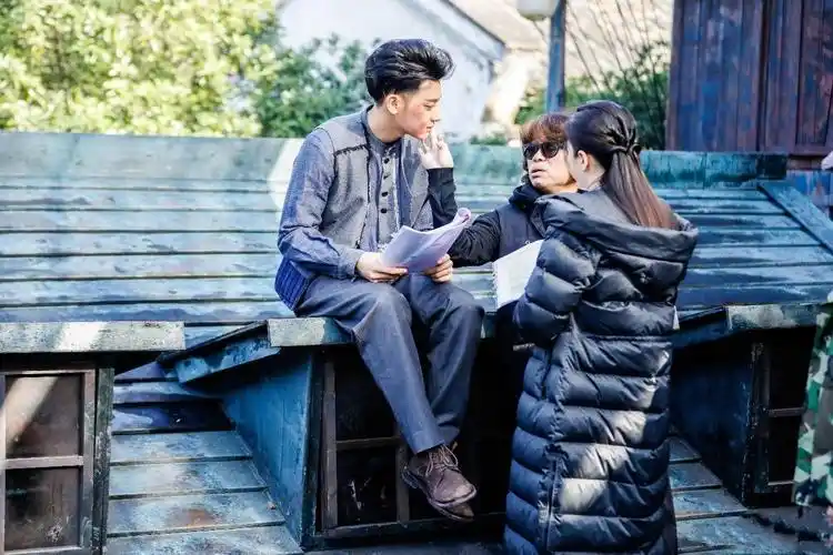 黄子韬和张雪迎拍吻戏,却向导演讨价还价?大喊:我习惯这边亲