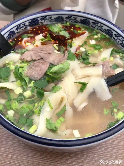 牛肉刀削面图片