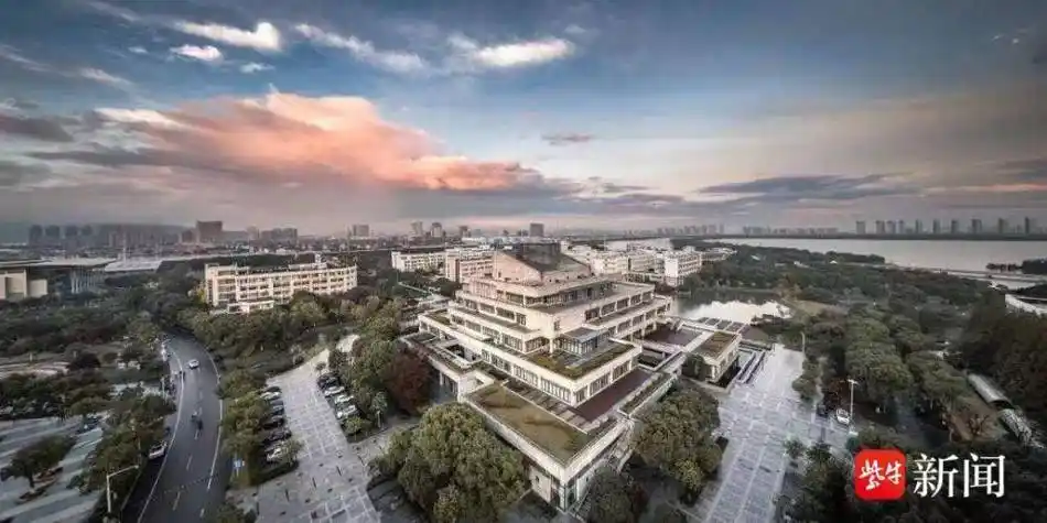 常熟理工学院是江苏省省属公办全日制普通本科高校,坐落于江南福地