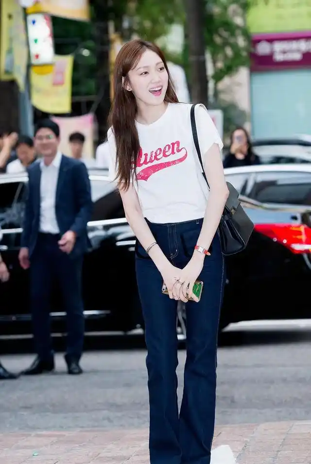 韩国明星演员兼模特李圣经写真,青春女孩美得不可方物