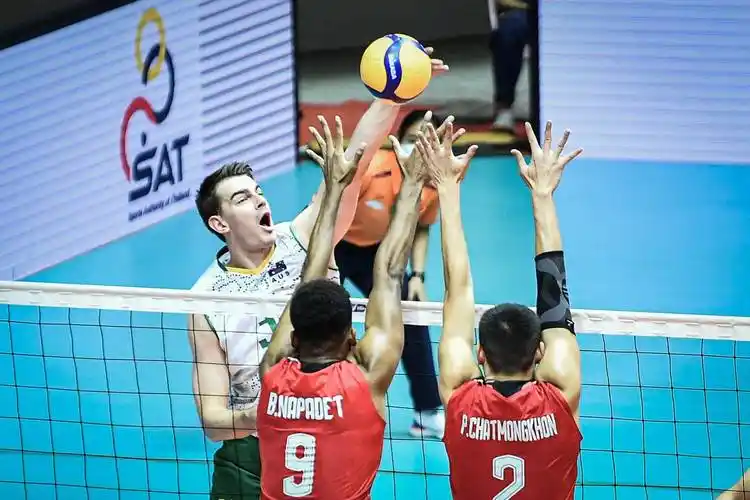 年男排亚洲杯八强复赛首轮比赛中,东道主泰国男排对阵澳大利亚男排