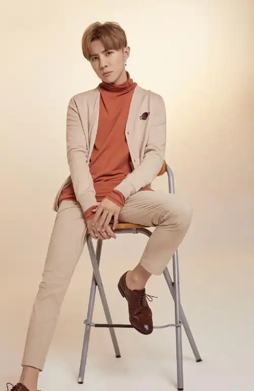 唐禹哲帅气百变写真图片79